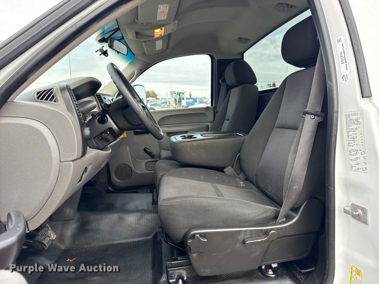 image for item EG1818 2011 Chevrolet 2500HD utility bed pickup truck