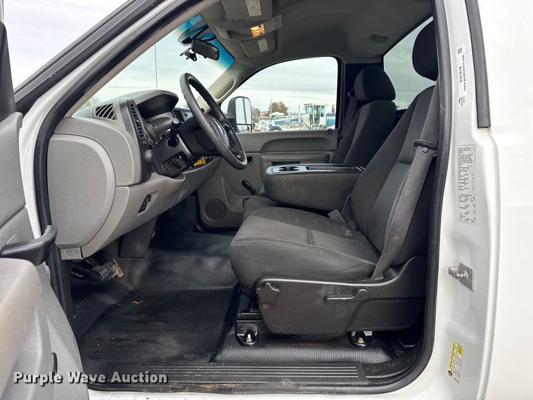 image for item EG1818 2011 Chevrolet 2500HD utility bed pickup truck