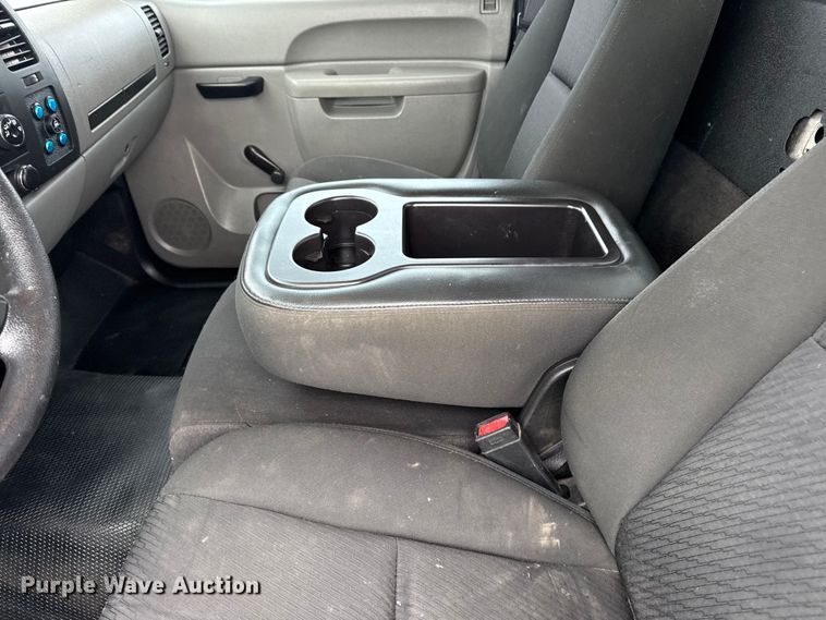 image for item EG1818 2011 Chevrolet 2500HD utility bed pickup truck