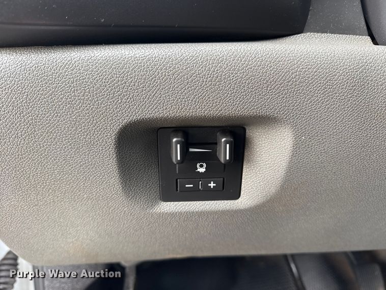 image for item EG1818 2011 Chevrolet 2500HD utility bed pickup truck