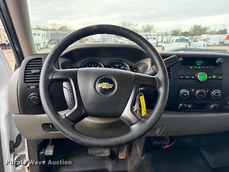 image for item EG1818 2011 Chevrolet 2500HD utility bed pickup truck