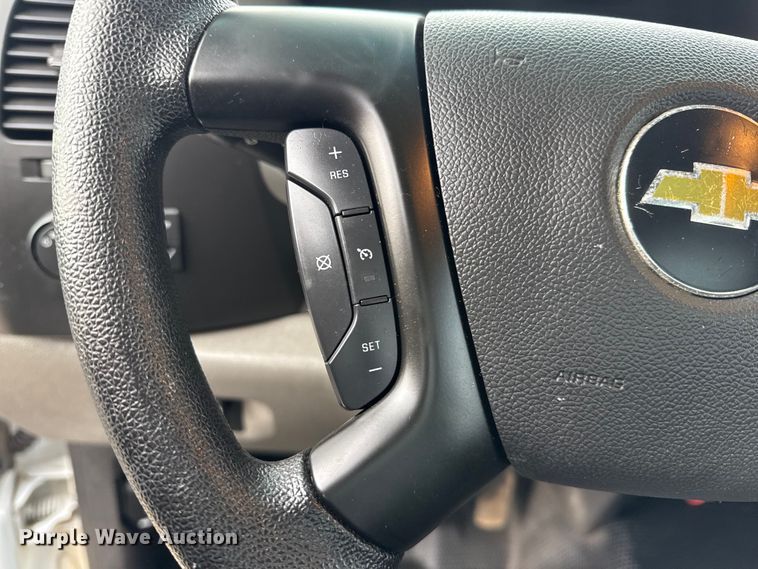 image for item EG1818 2011 Chevrolet 2500HD utility bed pickup truck