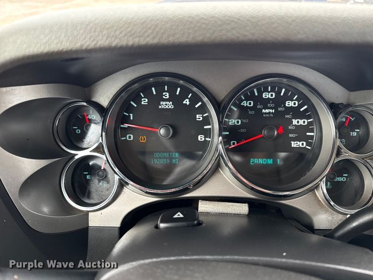 image for item EG1818 2011 Chevrolet 2500HD utility bed pickup truck