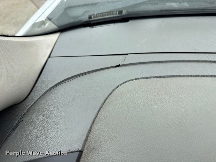 image for item EG1818 2011 Chevrolet 2500HD utility bed pickup truck