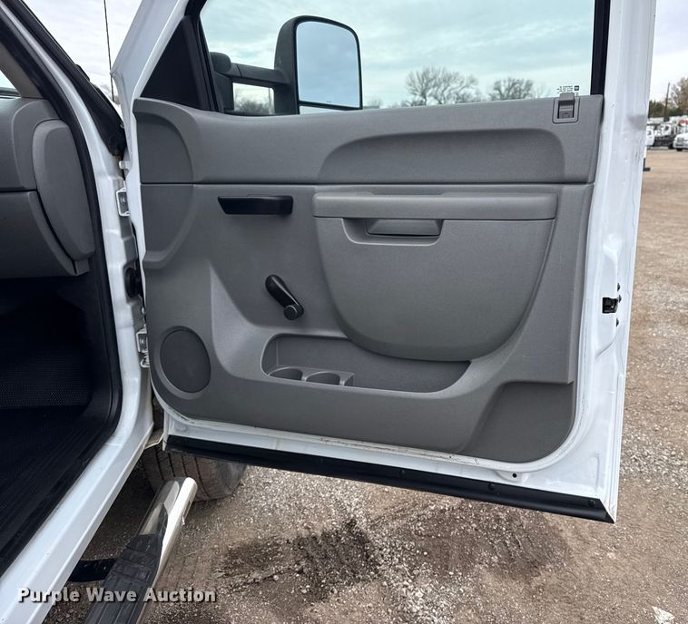 image for item EG1818 2011 Chevrolet 2500HD utility bed pickup truck