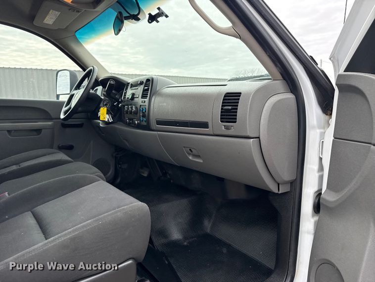 image for item EG1818 2011 Chevrolet 2500HD utility bed pickup truck