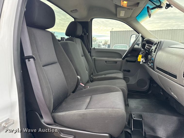 image for item EG1818 2011 Chevrolet 2500HD utility bed pickup truck