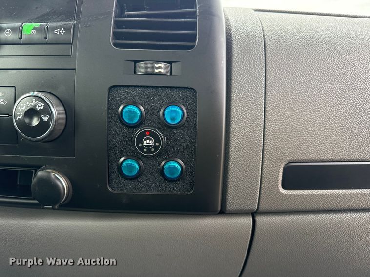 image for item EG1818 2011 Chevrolet 2500HD utility bed pickup truck