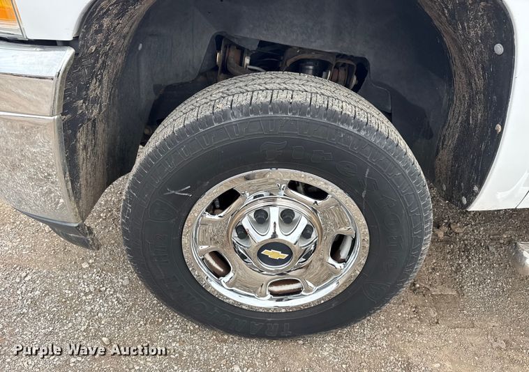 image for item EG1818 2011 Chevrolet 2500HD utility bed pickup truck