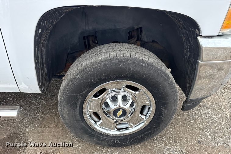 image for item EG1818 2011 Chevrolet 2500HD utility bed pickup truck