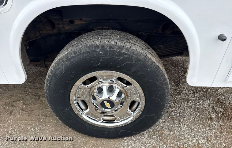 image for item EG1818 2011 Chevrolet 2500HD utility bed pickup truck