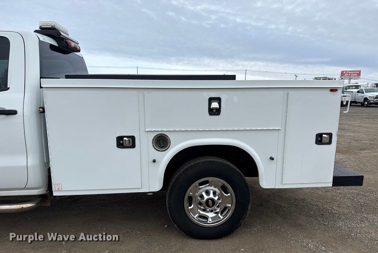 image for item EG1819 2019 Chevrolet 2500 HD Double Cab utility bed pickup truck