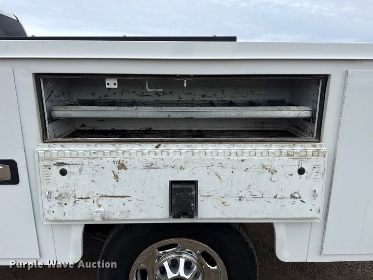 image for item EG1819 2019 Chevrolet 2500 HD Double Cab utility bed pickup truck