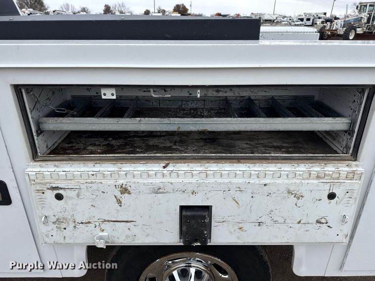 image for item EG1819 2019 Chevrolet 2500 HD Double Cab utility bed pickup truck