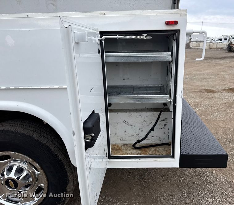 image for item EG1819 2019 Chevrolet 2500 HD Double Cab utility bed pickup truck