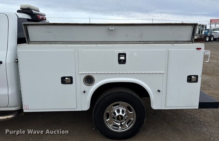 image for item EG1819 2019 Chevrolet 2500 HD Double Cab utility bed pickup truck