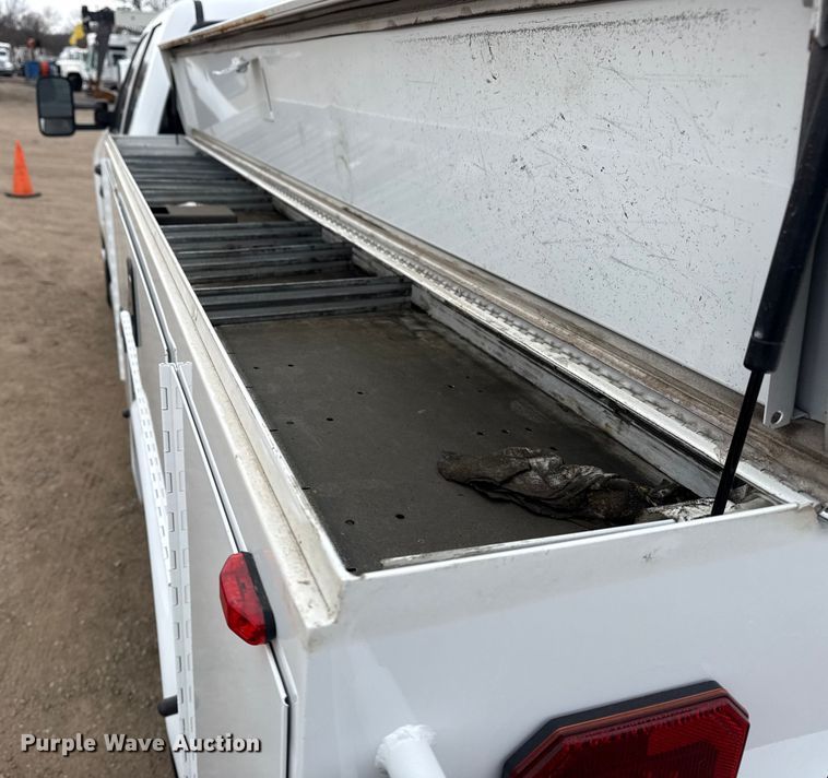 image for item EG1819 2019 Chevrolet 2500 HD Double Cab utility bed pickup truck