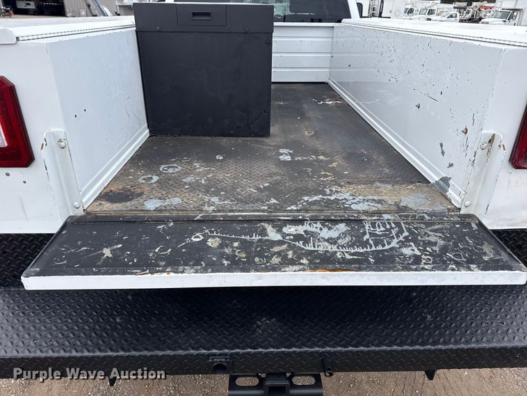 image for item EG1819 2019 Chevrolet 2500 HD Double Cab utility bed pickup truck