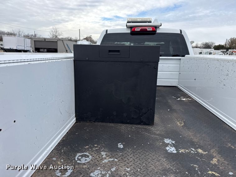 image for item EG1819 2019 Chevrolet 2500 HD Double Cab utility bed pickup truck