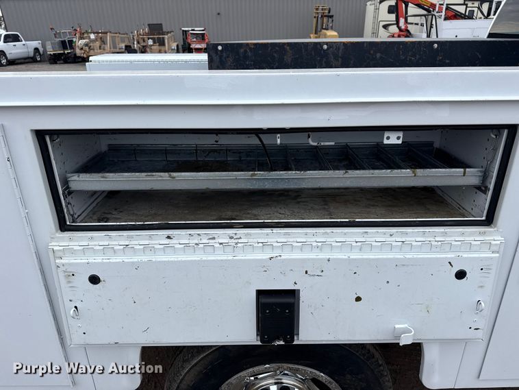 image for item EG1819 2019 Chevrolet 2500 HD Double Cab utility bed pickup truck