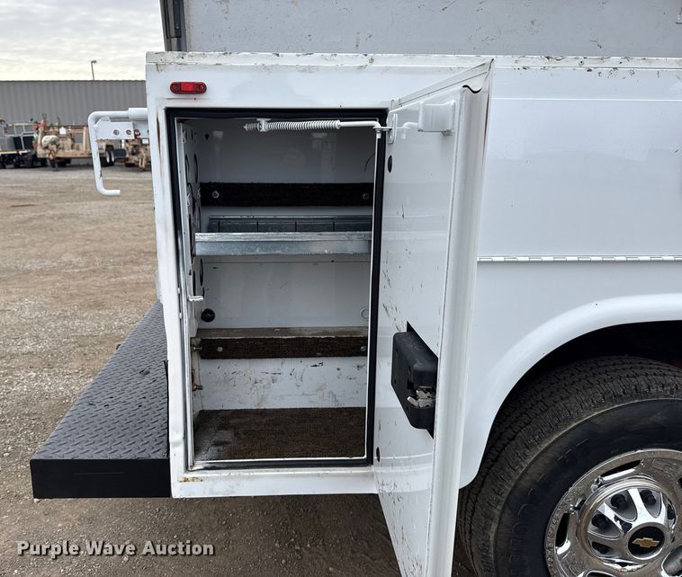 image for item EG1819 2019 Chevrolet 2500 HD Double Cab utility bed pickup truck