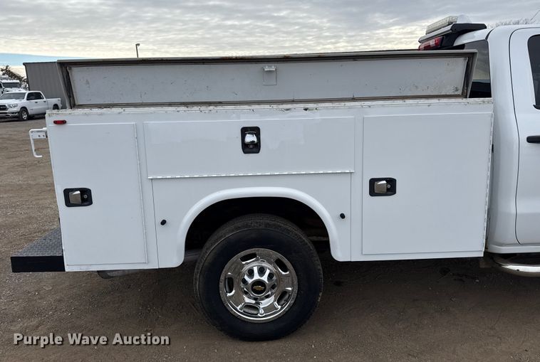 image for item EG1819 2019 Chevrolet 2500 HD Double Cab utility bed pickup truck