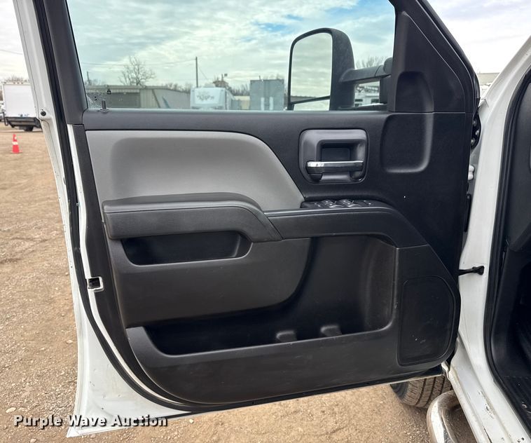 image for item EG1819 2019 Chevrolet 2500 HD Double Cab utility bed pickup truck