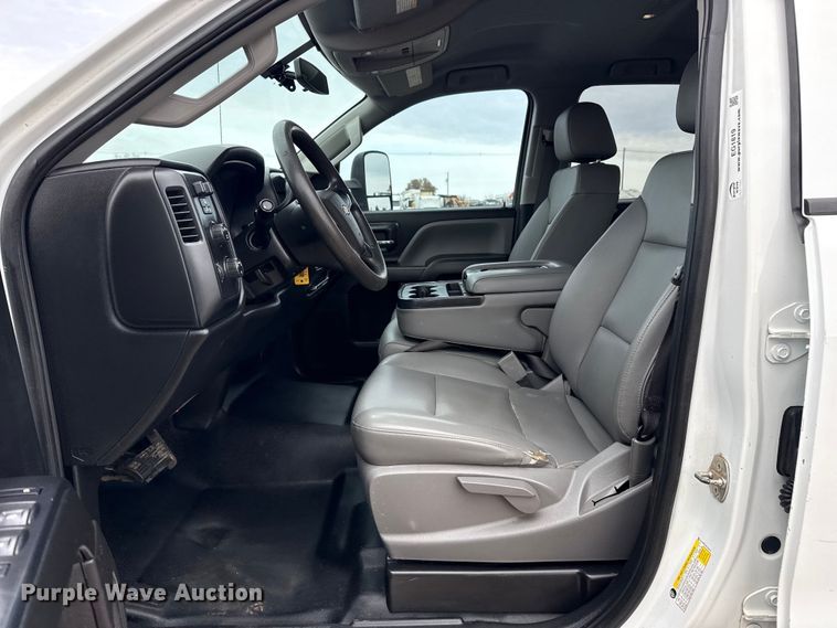 image for item EG1819 2019 Chevrolet 2500 HD Double Cab utility bed pickup truck