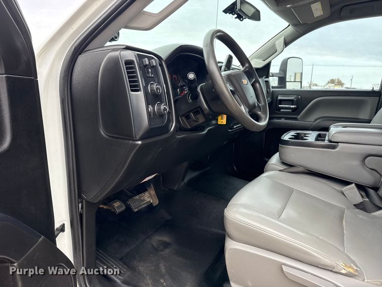 image for item EG1819 2019 Chevrolet 2500 HD Double Cab utility bed pickup truck