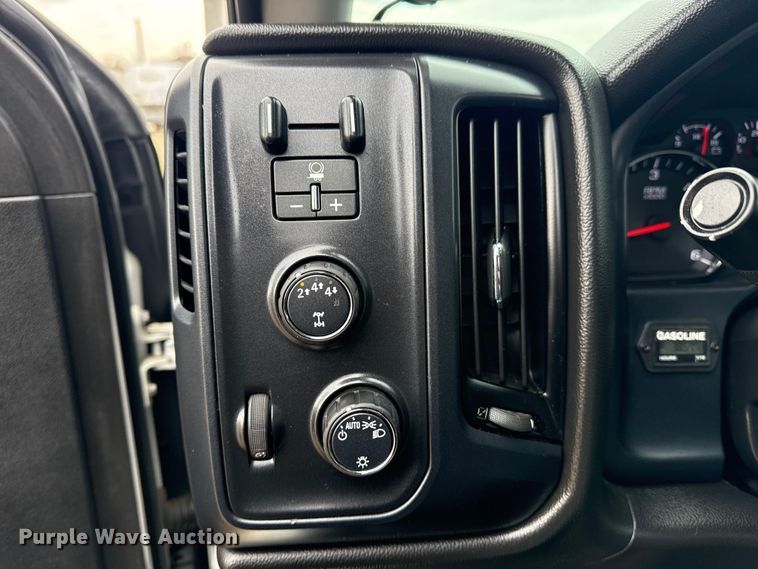 image for item EG1819 2019 Chevrolet 2500 HD Double Cab utility bed pickup truck