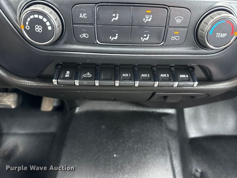 image for item EG1819 2019 Chevrolet 2500 HD Double Cab utility bed pickup truck