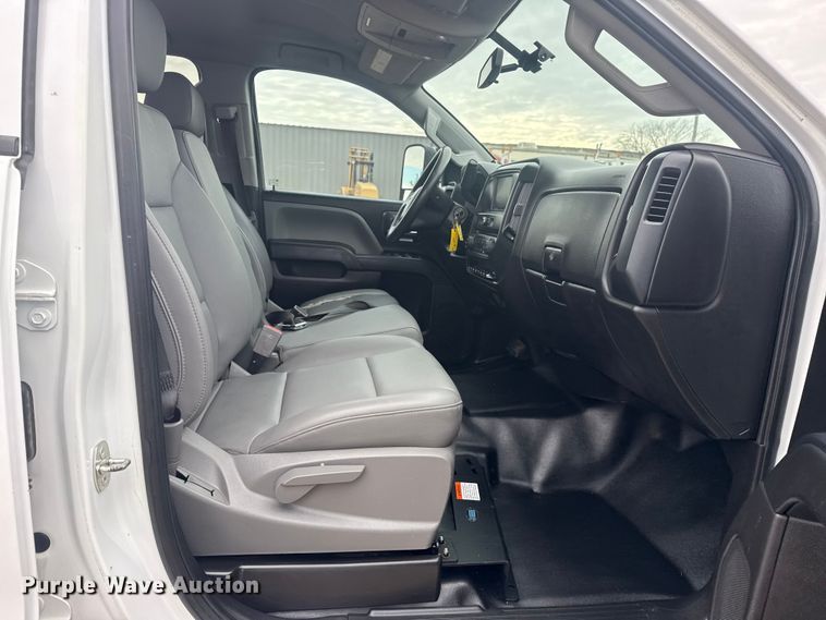 image for item EG1819 2019 Chevrolet 2500 HD Double Cab utility bed pickup truck