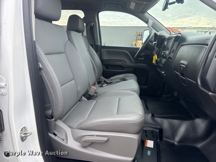 image for item EG1819 2019 Chevrolet 2500 HD Double Cab utility bed pickup truck