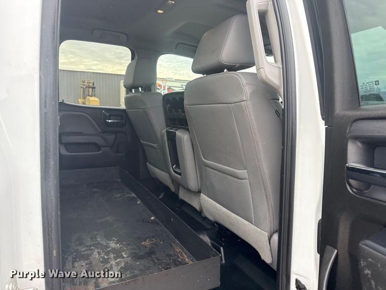 image for item EG1819 2019 Chevrolet 2500 HD Double Cab utility bed pickup truck