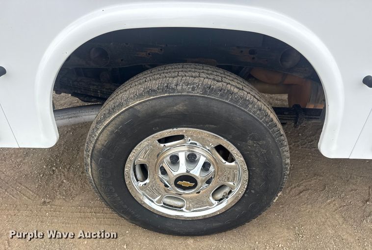 image for item EG1819 2019 Chevrolet 2500 HD Double Cab utility bed pickup truck