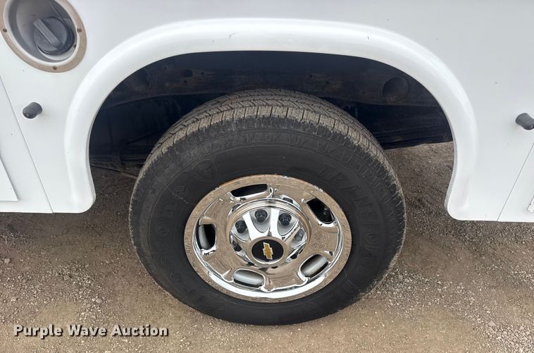 image for item EG1819 2019 Chevrolet 2500 HD Double Cab utility bed pickup truck