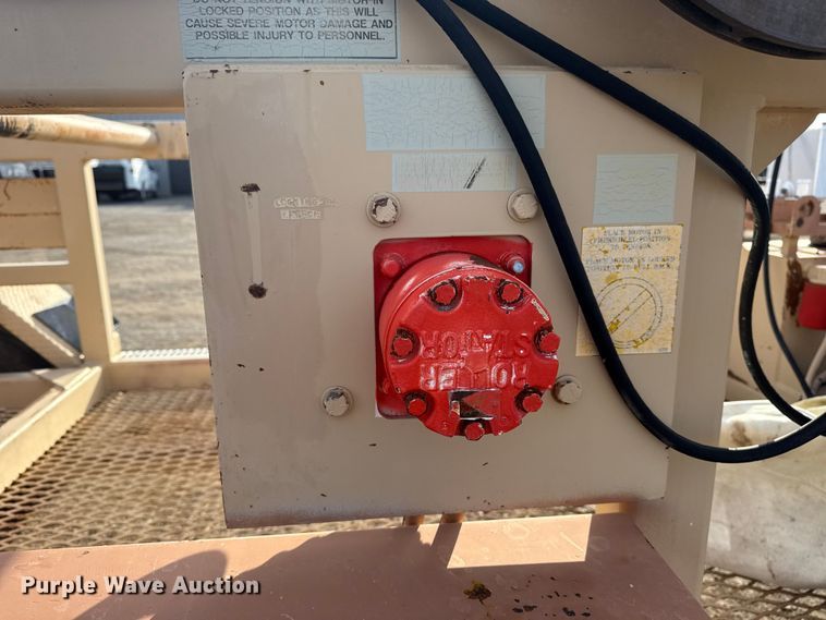 image for item EG1821 1998 TSE International RC572X48-3 reel trailer