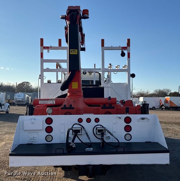 image for item EG1824 2007 Freightliner Business Class M2 crane truck