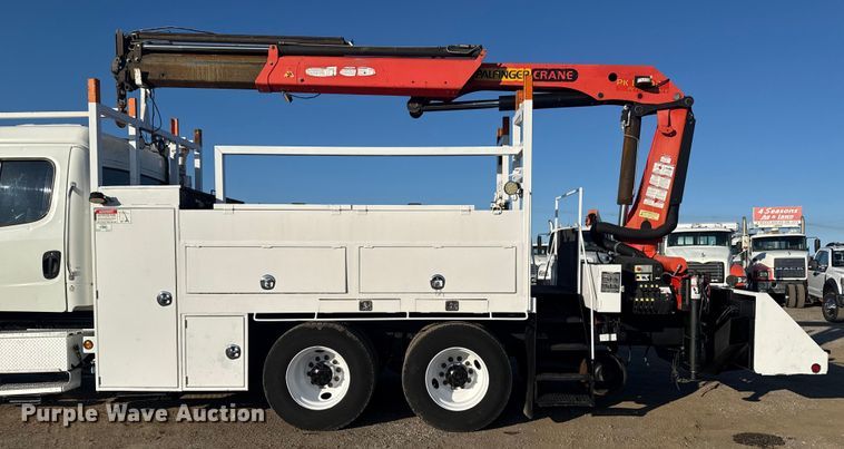 image for item EG1824 2007 Freightliner Business Class M2 crane truck