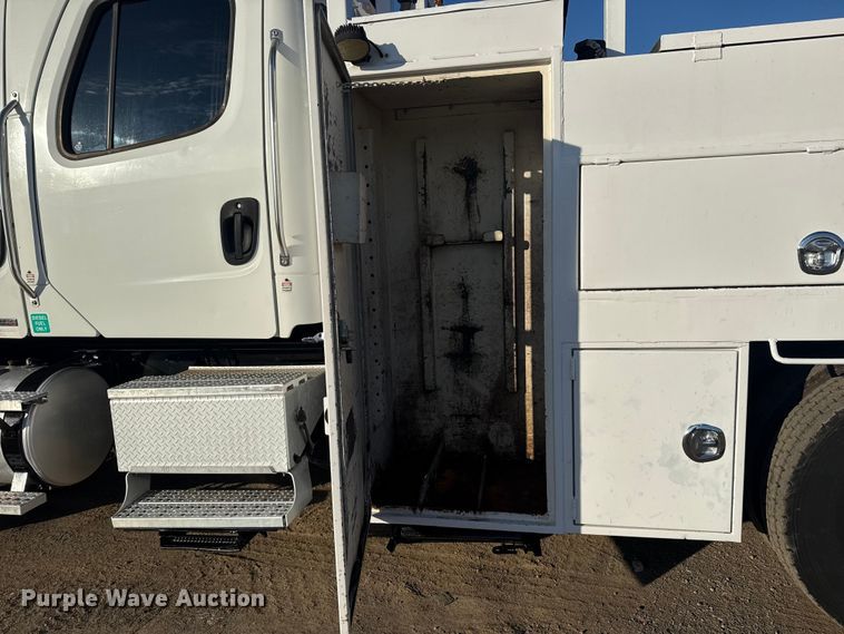 image for item EG1824 2007 Freightliner Business Class M2 crane truck