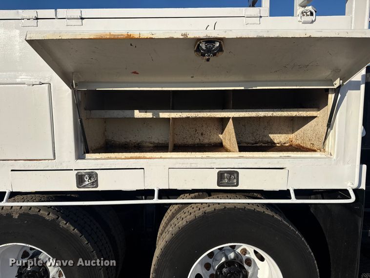 image for item EG1824 2007 Freightliner Business Class M2 crane truck