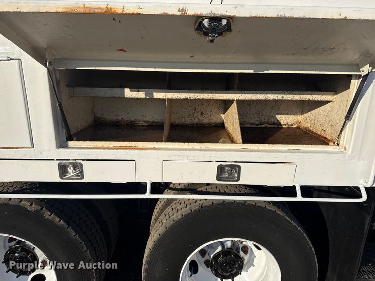 image for item EG1824 2007 Freightliner Business Class M2 crane truck