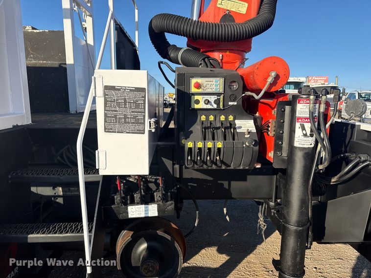 image for item EG1824 2007 Freightliner Business Class M2 crane truck