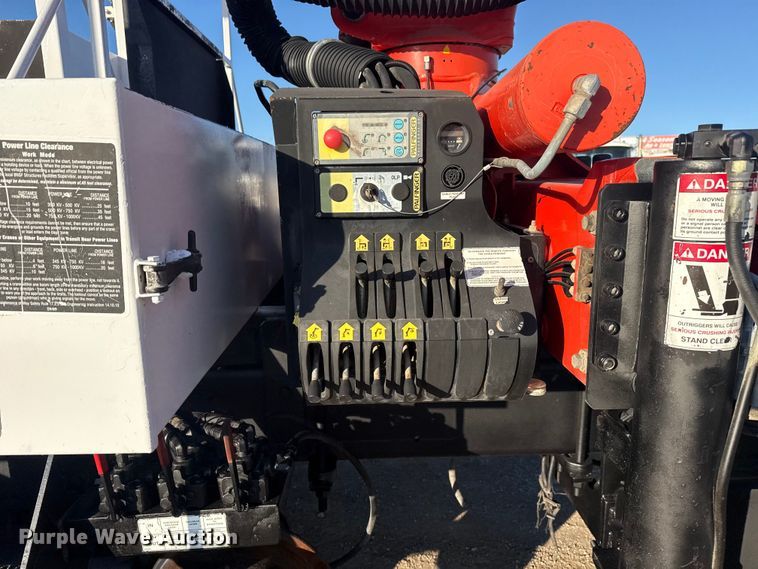 image for item EG1824 2007 Freightliner Business Class M2 crane truck