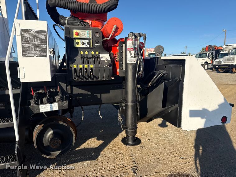 image for item EG1824 2007 Freightliner Business Class M2 crane truck