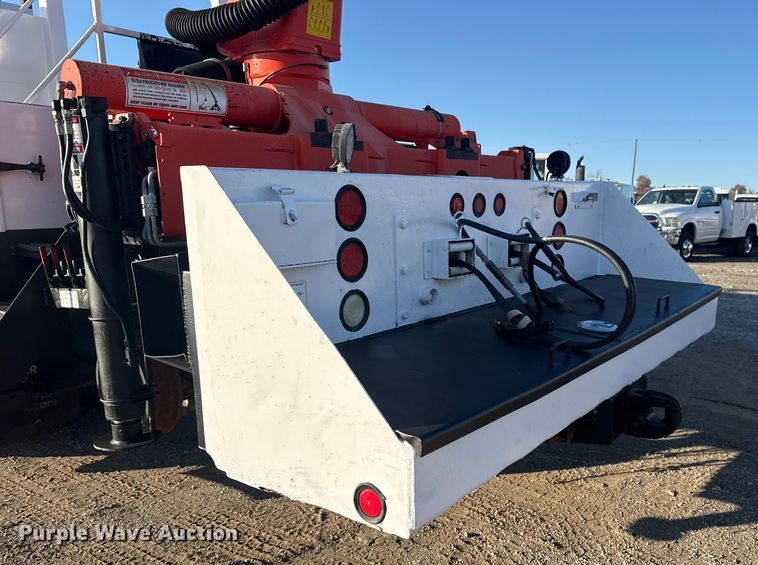 image for item EG1824 2007 Freightliner Business Class M2 crane truck