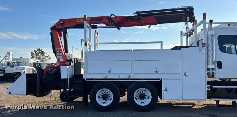 image for item EG1824 2007 Freightliner Business Class M2 crane truck