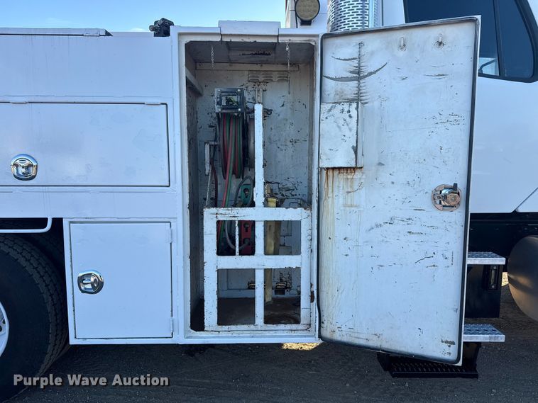 image for item EG1824 2007 Freightliner Business Class M2 crane truck