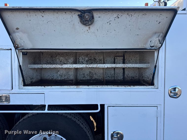 image for item EG1824 2007 Freightliner Business Class M2 crane truck