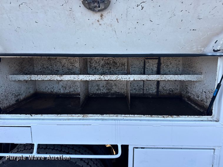 image for item EG1824 2007 Freightliner Business Class M2 crane truck